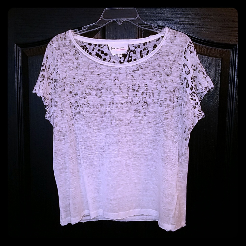 Vince Camuto linen white leopard short sleeve t-sh